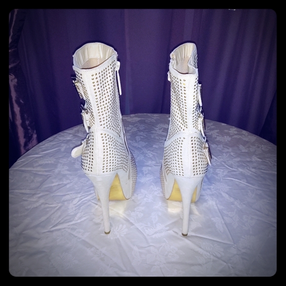 Ankle boots - Picture 1 of 5